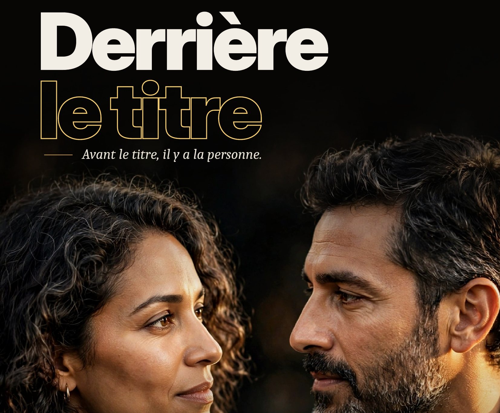 Visuel de Derrière le titre : « Avant le titre, il y a la personne. » Une femme et un homme face à face, de profil, sur fond sombre.